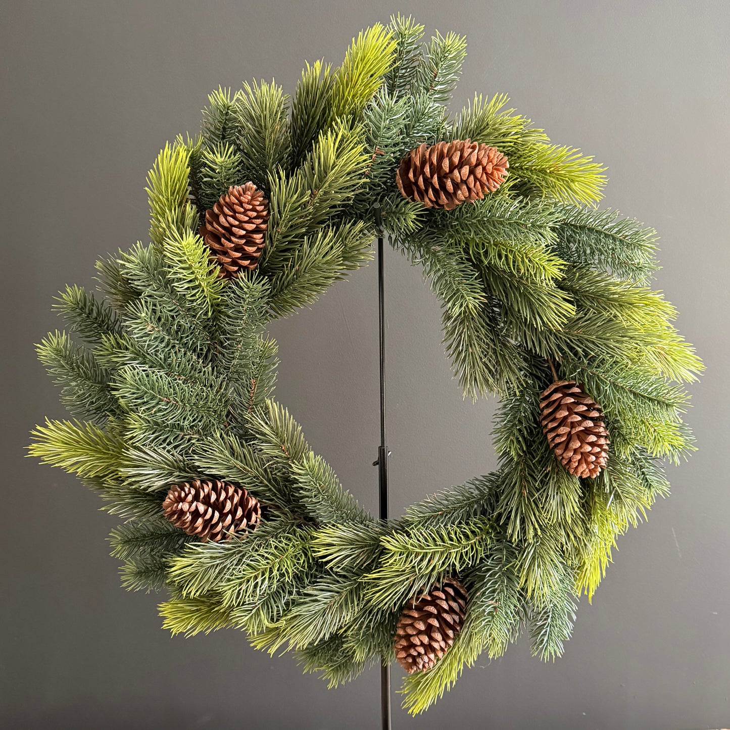 Kunst Kerstkrans met dennenappels Ø67cm